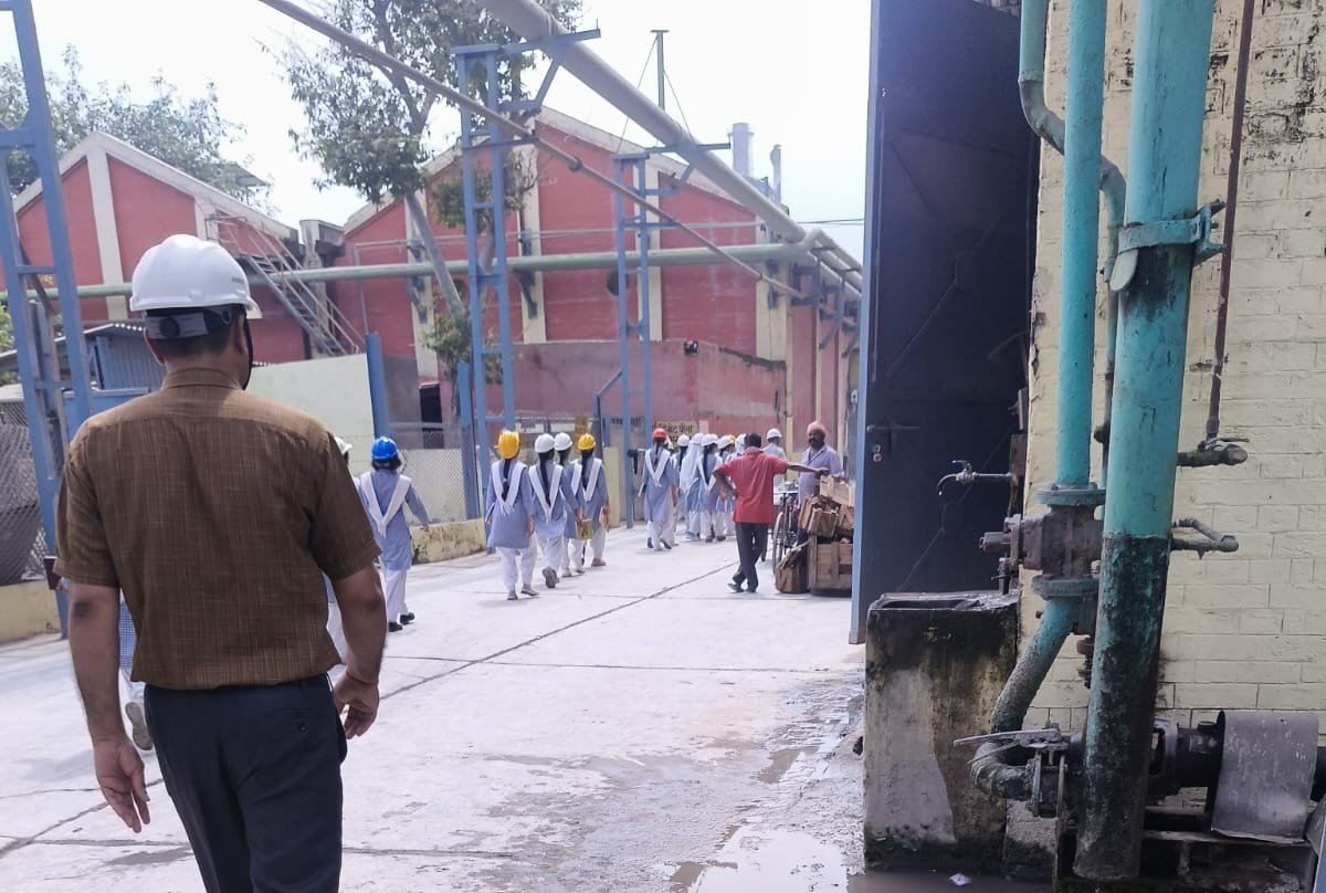 बी आई एस द्वारा छात्राओं का शैक्षिक भ्रमण : स्टार पेपर मिल सहारनपुर : 24 अगस्त 2026