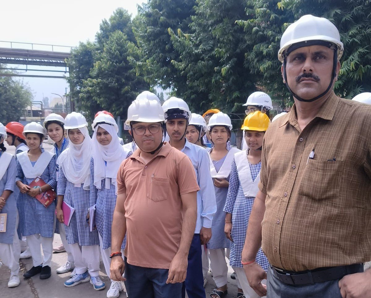 बी आई एस द्वारा छात्राओं का शैक्षिक भ्रमण : स्टार पेपर मिल सहारनपुर : 24 अगस्त 2026